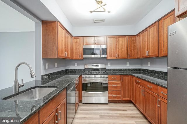 401 JAMESTOWN CT, Mount Laurel, NJ 08054