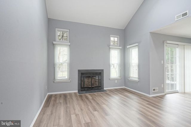 401 JAMESTOWN CT, Mount Laurel, NJ 08054