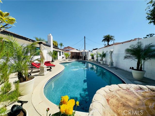 21228 Merridy Street, Chatsworth (los Angeles), CA 91311