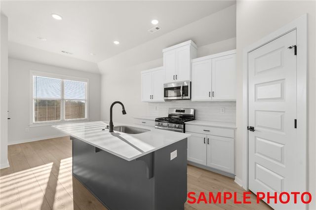 6007 SW Omaha Avenue, Bentonville, AR 72713