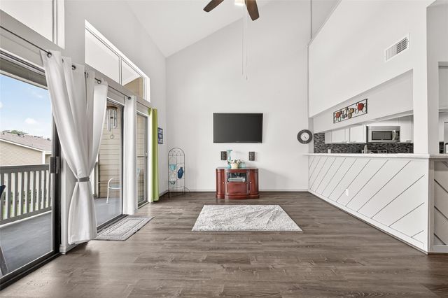 168 April Point Drive S 168, Conroe, TX 77356
