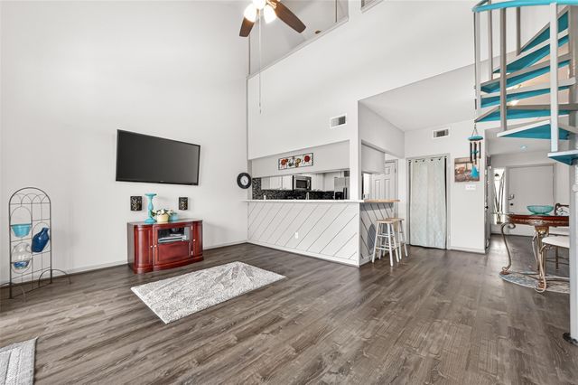 168 April Point Drive S 168, Conroe, TX 77356
