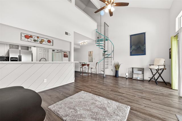 168 April Point Drive S 168, Conroe, TX 77356