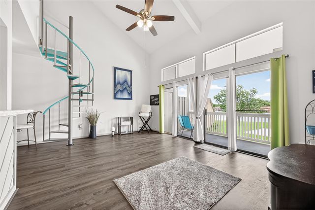 168 April Point Drive S 168, Conroe, TX 77356
