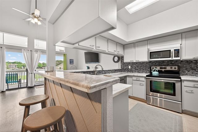 168 April Point Drive S 168, Conroe, TX 77356