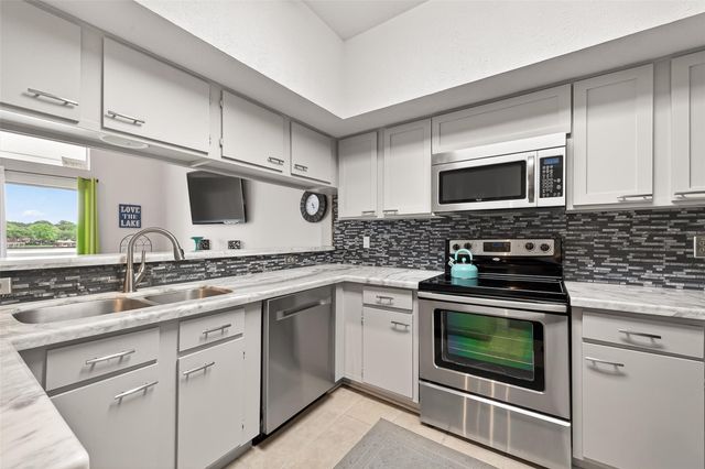168 April Point Drive S 168, Conroe, TX 77356