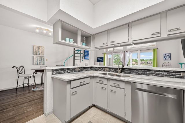 168 April Point Drive S 168, Conroe, TX 77356