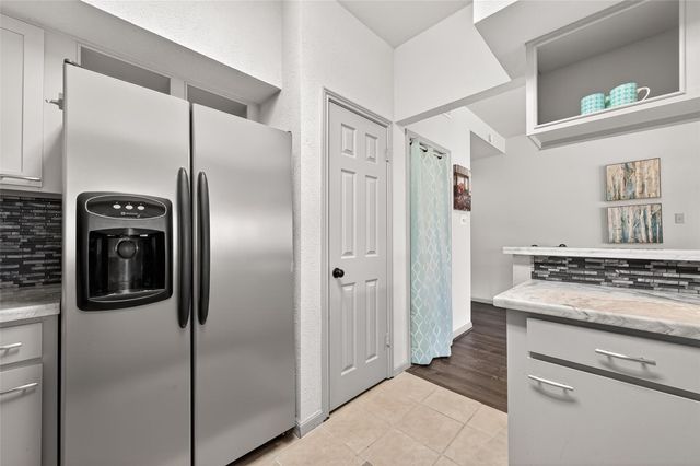168 April Point Drive S 168, Conroe, TX 77356