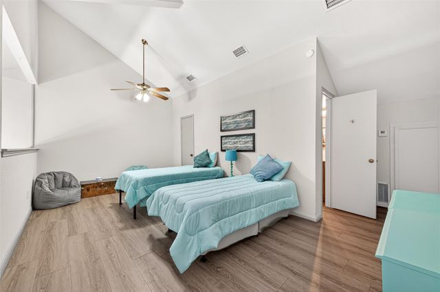 168 April Point Drive S 168, Conroe, TX 77356