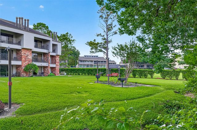 168 April Point Drive S 168, Conroe, TX 77356