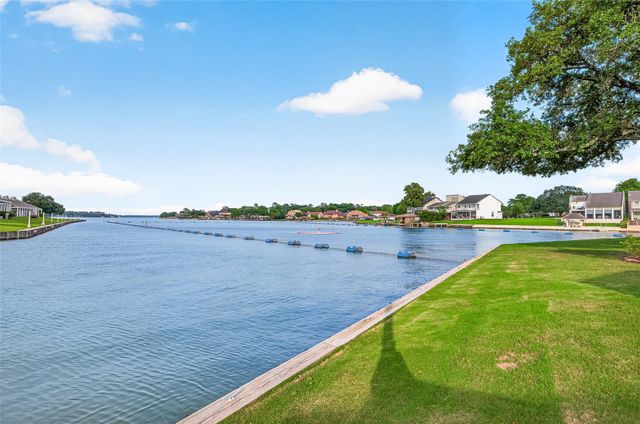 168 April Point Drive S 168, Conroe, TX 77356