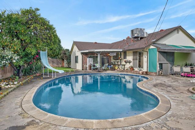 4550 Green Tree Dr, Sacramento, CA 95823