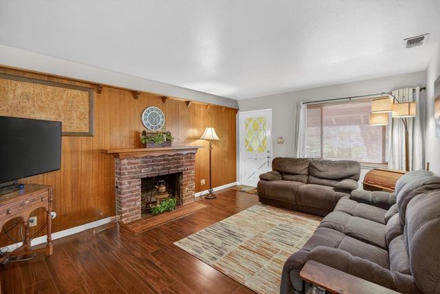 4550 Green Tree Dr, Sacramento, CA 95823