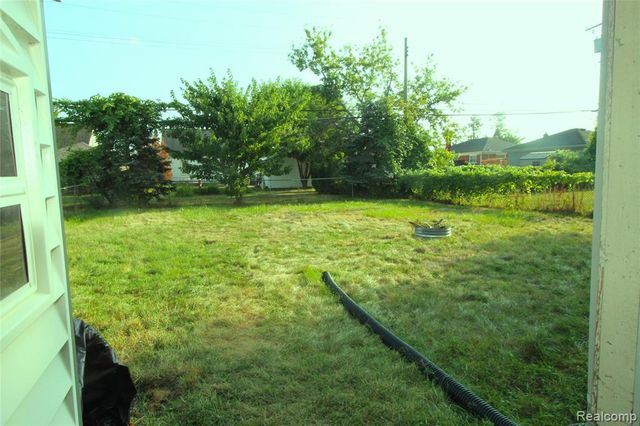 22100 Pleasant Street, Saint Clair Shores, MI 48080