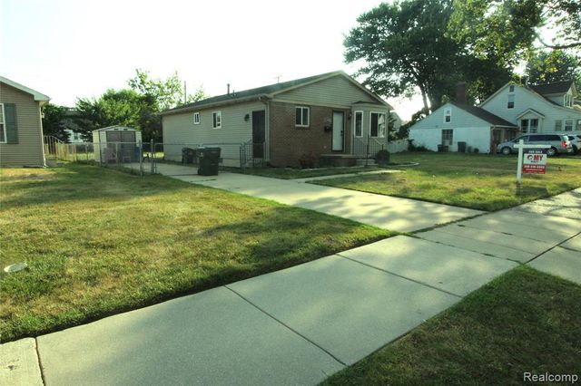 22100 Pleasant Street, Saint Clair Shores, MI 48080