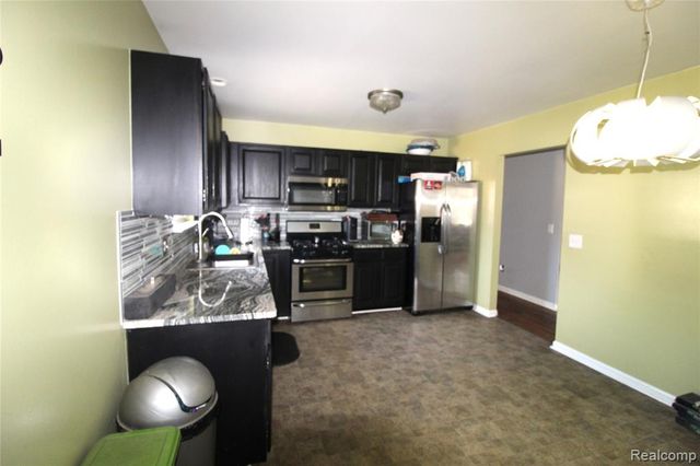 22100 Pleasant Street, Saint Clair Shores, MI 48080