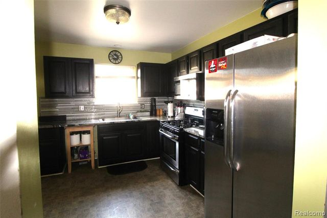 22100 Pleasant Street, Saint Clair Shores, MI 48080