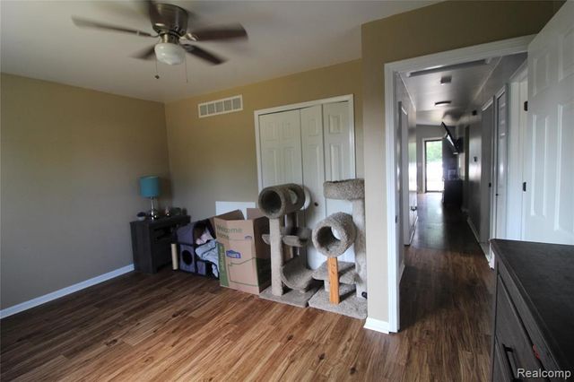 22100 Pleasant Street, Saint Clair Shores, MI 48080