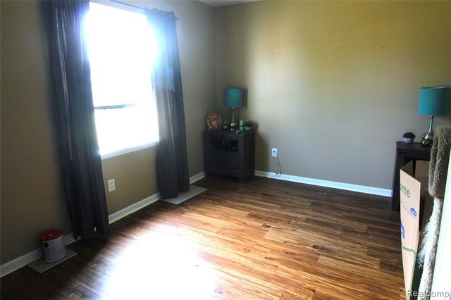 22100 Pleasant Street, Saint Clair Shores, MI 48080