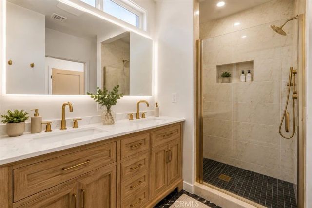 3880 Olmsted Avenue, Los Angeles, CA 90008