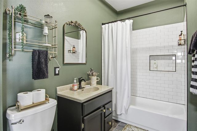 1502 Hogeboom Avenue, Eau Claire, WI 54701