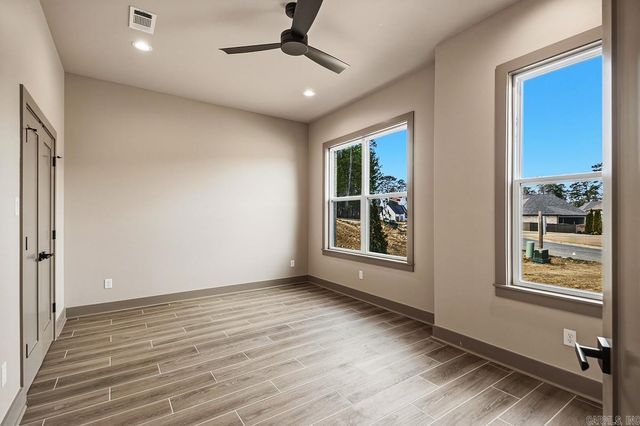 335 Arlington Park Dr, Hot Springs, AR 71901