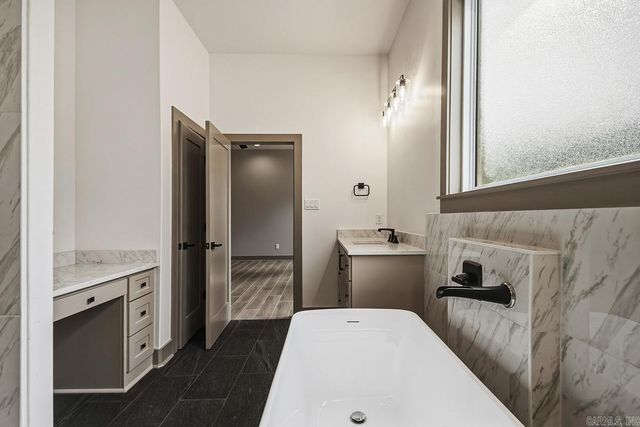 335 Arlington Park Dr, Hot Springs, AR 71901