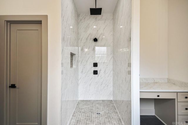 335 Arlington Park Dr, Hot Springs, AR 71901