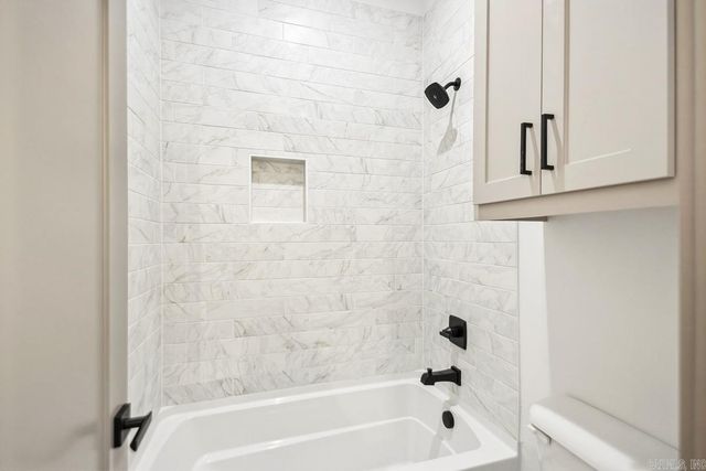 335 Arlington Park Dr, Hot Springs, AR 71901