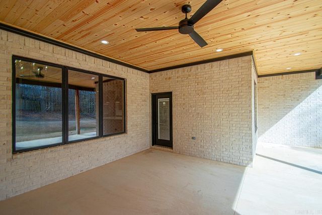 335 Arlington Park Dr, Hot Springs, AR 71901