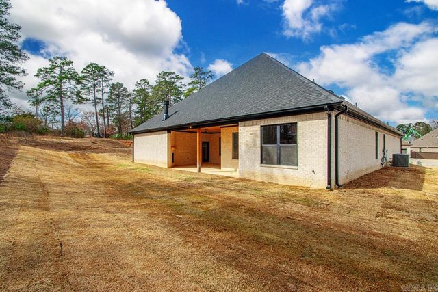 335 Arlington Park Dr, Hot Springs, AR 71901