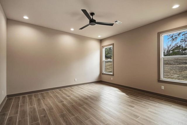 335 Arlington Park Dr, Hot Springs, AR 71901