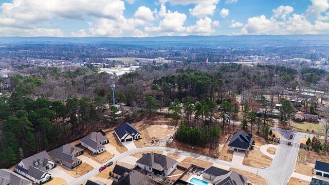 335 Arlington Park Dr, Hot Springs, AR 71901