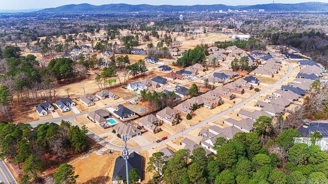 335 Arlington Park Dr, Hot Springs, AR 71901