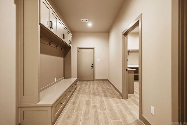 335 Arlington Park Dr, Hot Springs, AR 71901