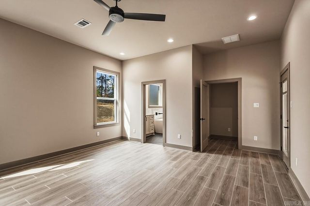 335 Arlington Park Dr, Hot Springs, AR 71901