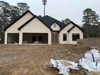 335 Arlington Park Dr, Hot Springs, AR 71901