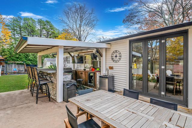 3 Vee Jay Drive, Shoreham, NY 11786