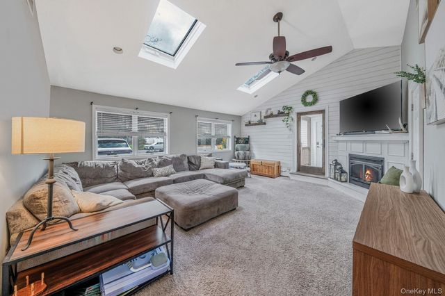 3 Vee Jay Drive, Shoreham, NY 11786