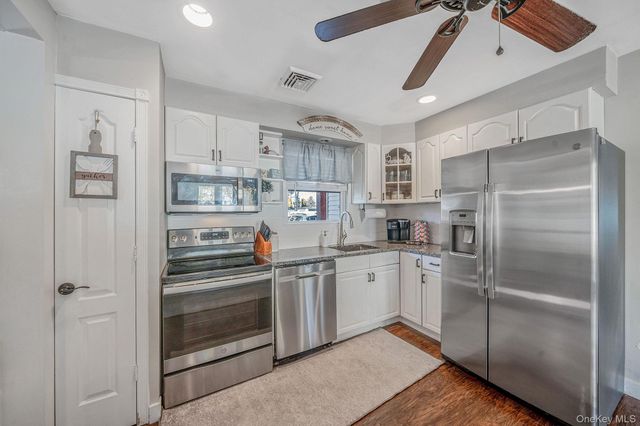 3 Vee Jay Drive, Shoreham, NY 11786