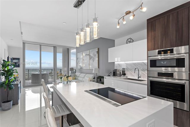 851 NE 1st Ave 3900, Miami, FL 33132