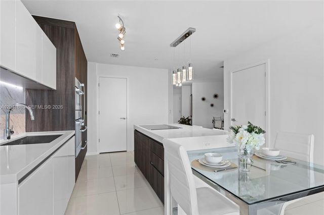 851 NE 1st Ave 3900, Miami, FL 33132