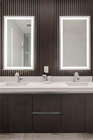 851 NE 1st Ave 3900, Miami, FL 33132
