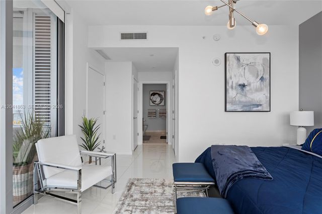851 NE 1st Ave 3900, Miami, FL 33132