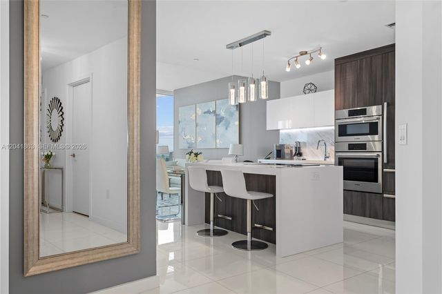851 NE 1st Ave 3900, Miami, FL 33132
