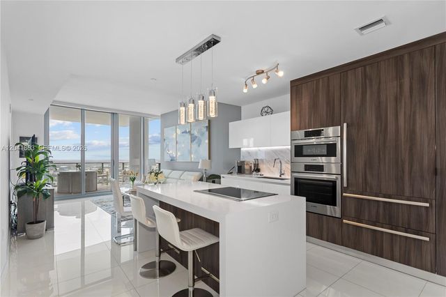851 NE 1st Ave 3900, Miami, FL 33132