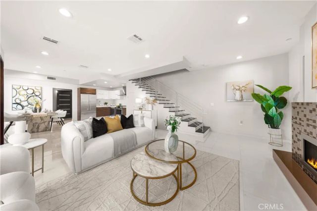 4485 Hazeltine Avenue 1, Sherman Oaks, CA 91423