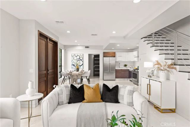 4485 Hazeltine Avenue 1, Sherman Oaks, CA 91423