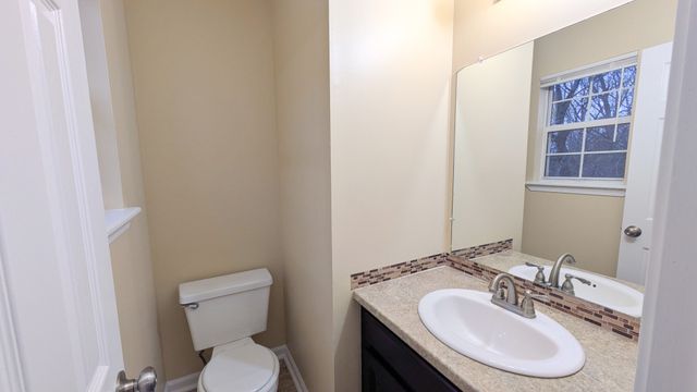 2708 Knob Ct, Clarksville, TN 37043