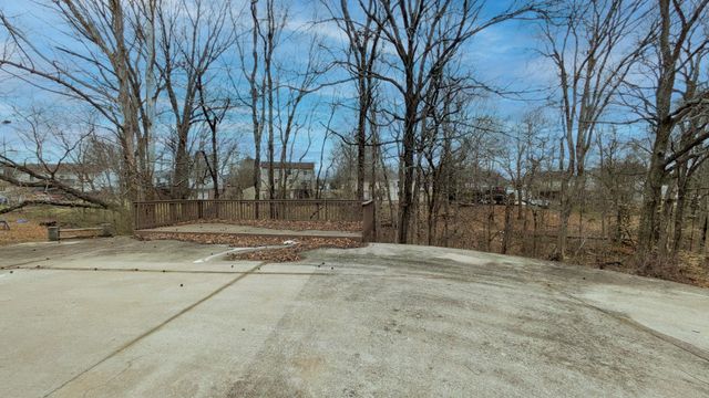 2708 Knob Ct, Clarksville, TN 37043